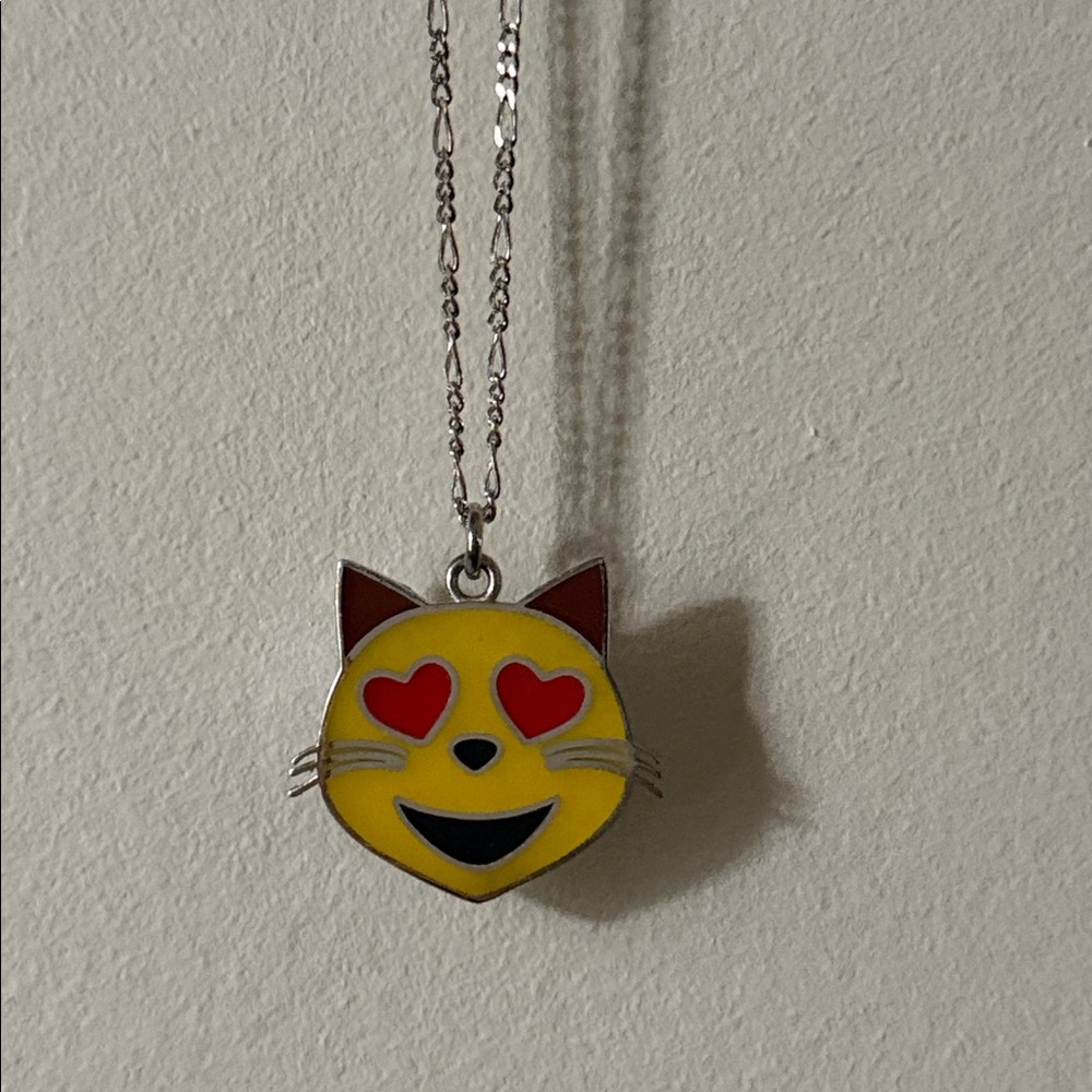 Heart Eyes Cat Emoji Necklace